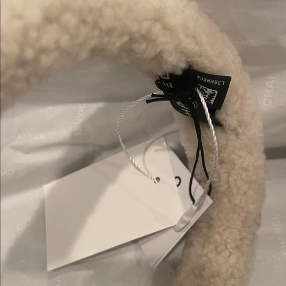 Chanel Earmuffs - new with tags and dustbag - Picture 3 of 5